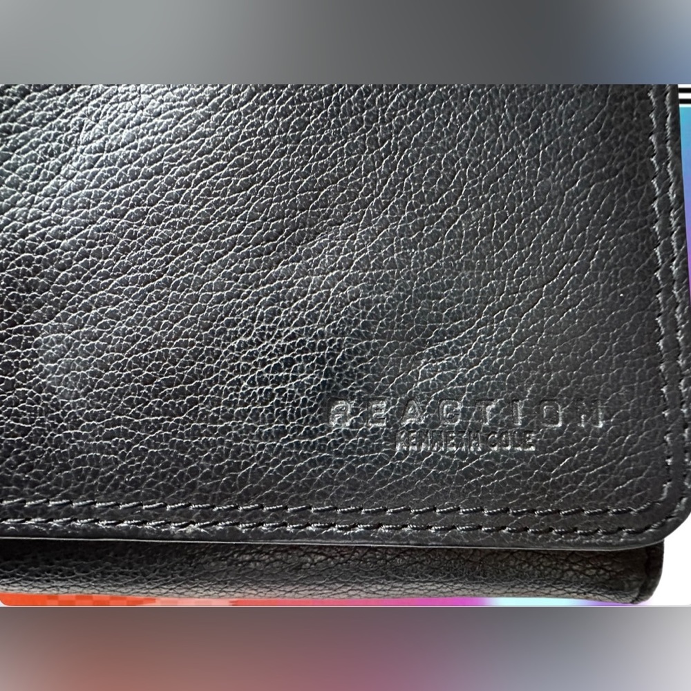 Kenneth Cole Reaction Black Leather Wallet - Picture 2 of 10